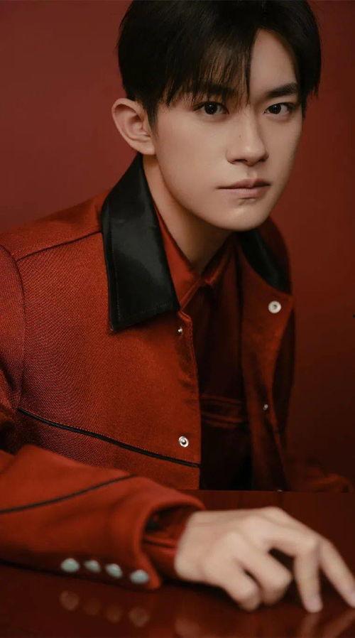 圈内爆料易烊千玺鞠婧祎,幕后故事曝光引热议